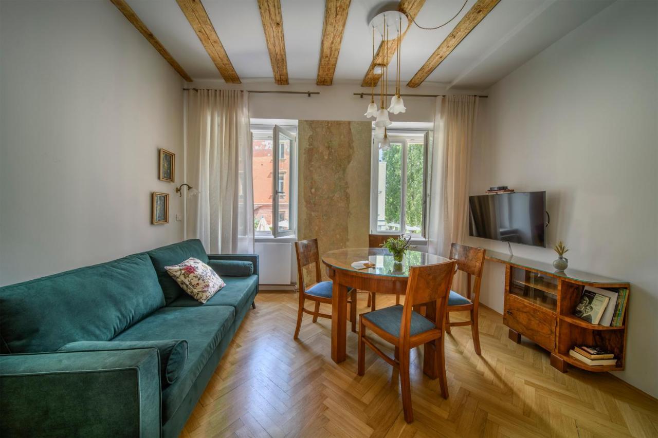 Karinatura Ljubljana Exterior photo