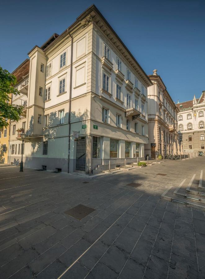 Karinatura Ljubljana Exterior photo